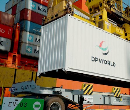 1920 brandedcontainerforunitedforwildlife ميناء داكار في السنغال يتصدر تصنيف أفضل موانئ الحاويات بإفريقيا جنوب الصحراء لعام 2024