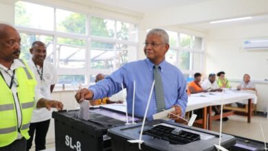 سيشل.. انتهاء التصويت في الانتخابات الرئاسية الذي استمر لـ ٣ أيام وفي انتظار النتائج 1 FB IMG 1758979605392 768x512 1 سيشل.. انتهاء التصويت في الانتخابات الرئاسية الذي استمر لـ ٣ أيام وفي انتظار النتائج