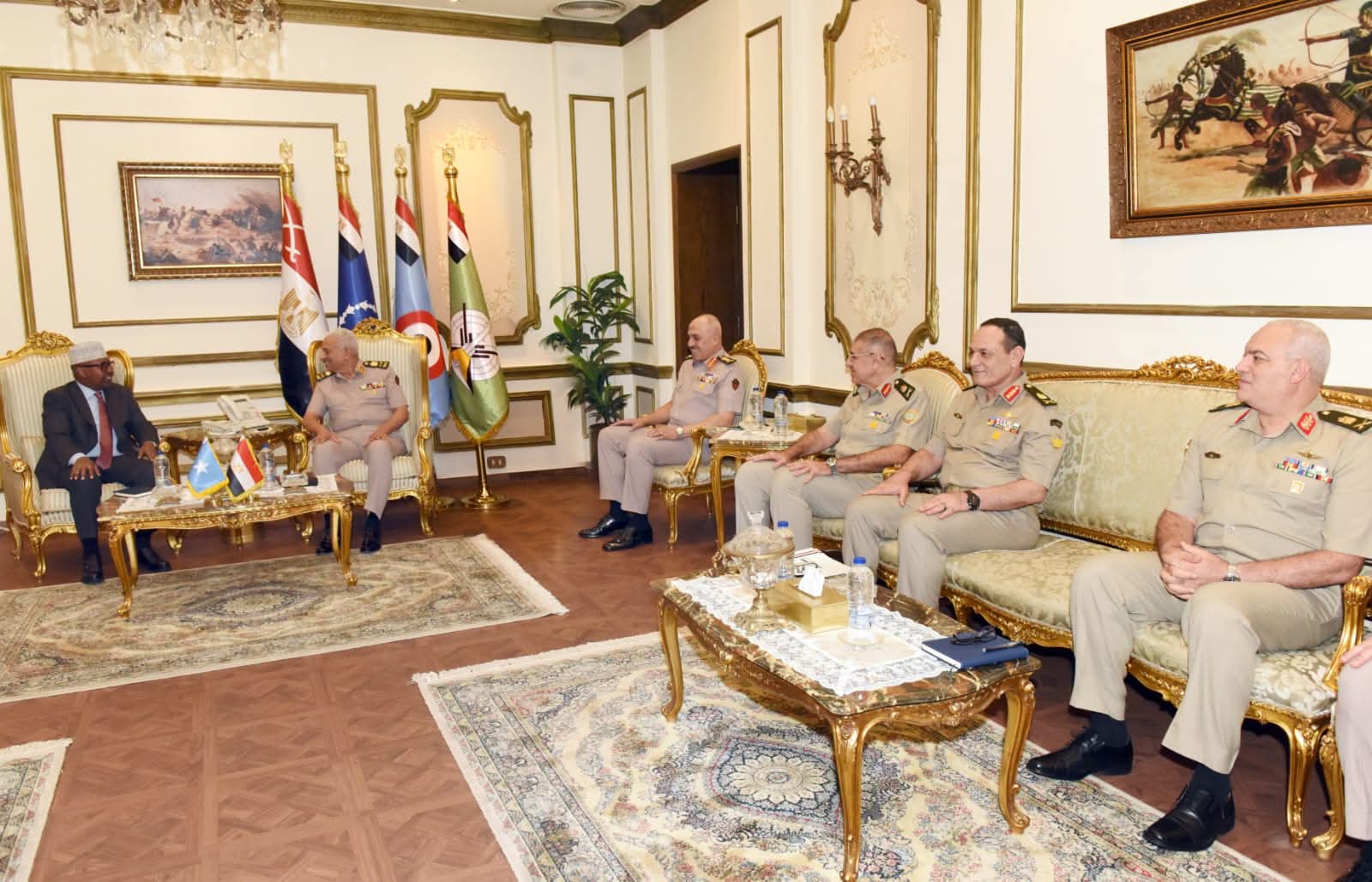 FB IMG 1759129505762 الفريق أول عبدالمجيد صقر يلتقى وزير الدفاع الصومالى