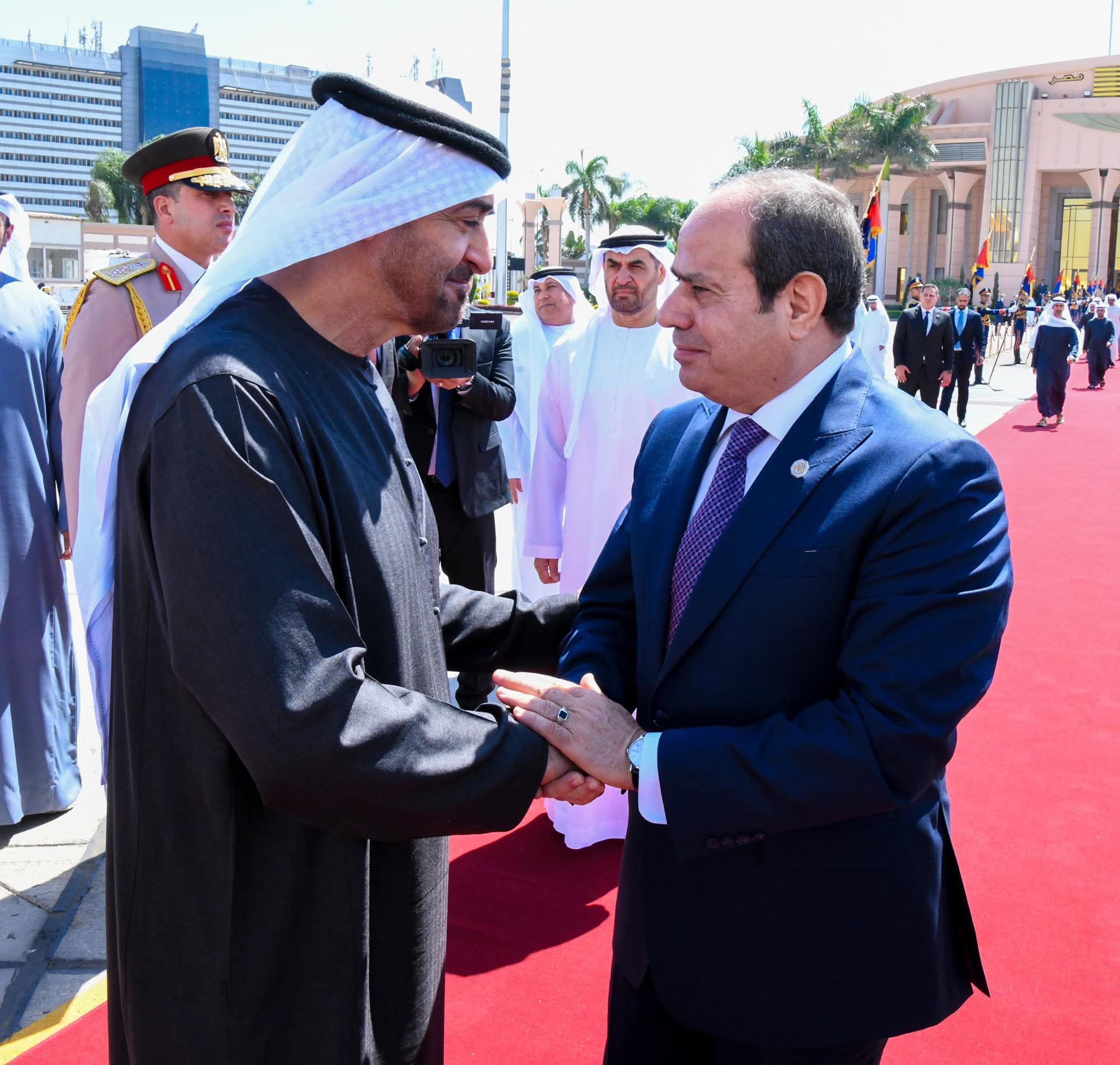 FB IMG 1759149053370 الرئيس السيسي والشيخ محمد بن زايد تطورات الأوضاع الإقليمية