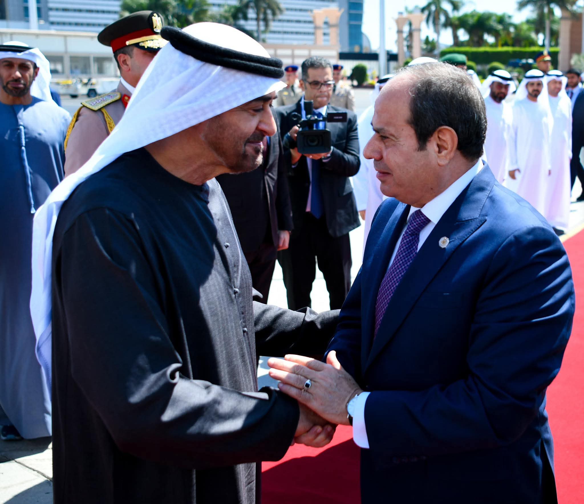 FB IMG 1759149080841 الرئيس السيسي والشيخ محمد بن زايد تطورات الأوضاع الإقليمية