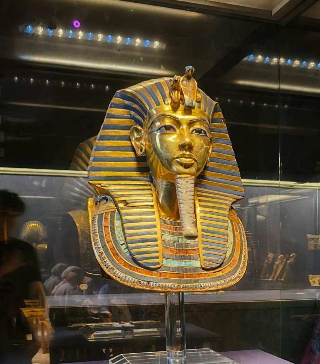 IMG 20250912 WA0008 الملك توت عنخ آمون يودع المتحف المصري بالتحرير نهائيًا متوجهًا للمتحف الكبير 