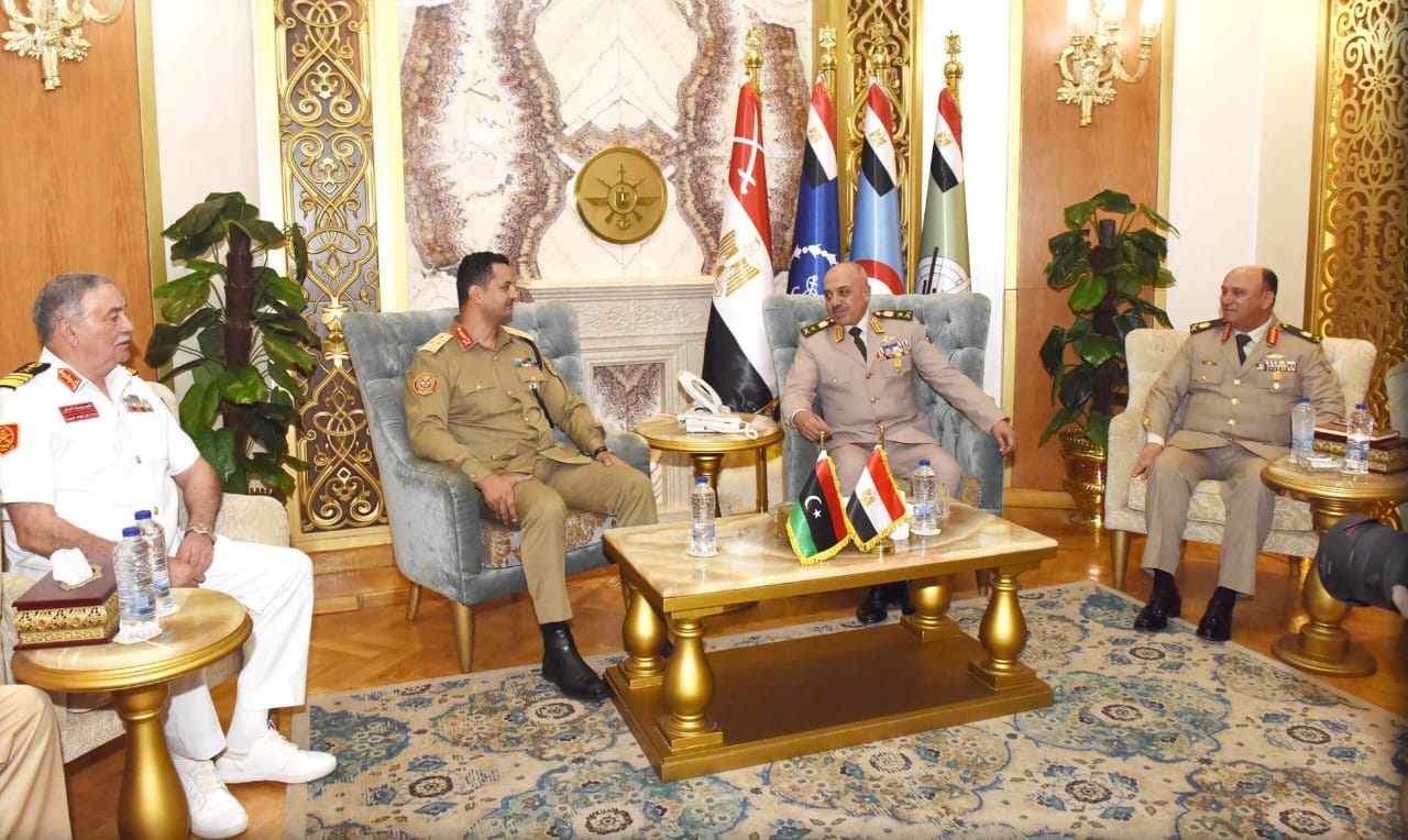 IMG 20250916 WA0032 الفريق أحمد خليفة رئيس أركان حرب القوات المسلحة يلتقى رئيس الأركان العامة للجيش الليبى