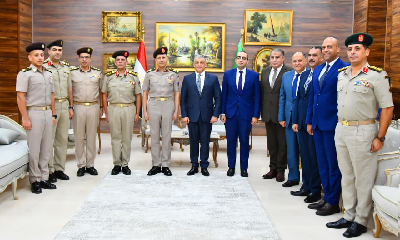 IMG 20250922 WA0061 إدارة الإشارة للقوات المسلحة توقع بروتوكول تعاون مع محافظة الإسماعيلية لتقديم خدمات الشبكة الوطنية للطوارئ والسلامة العامة 