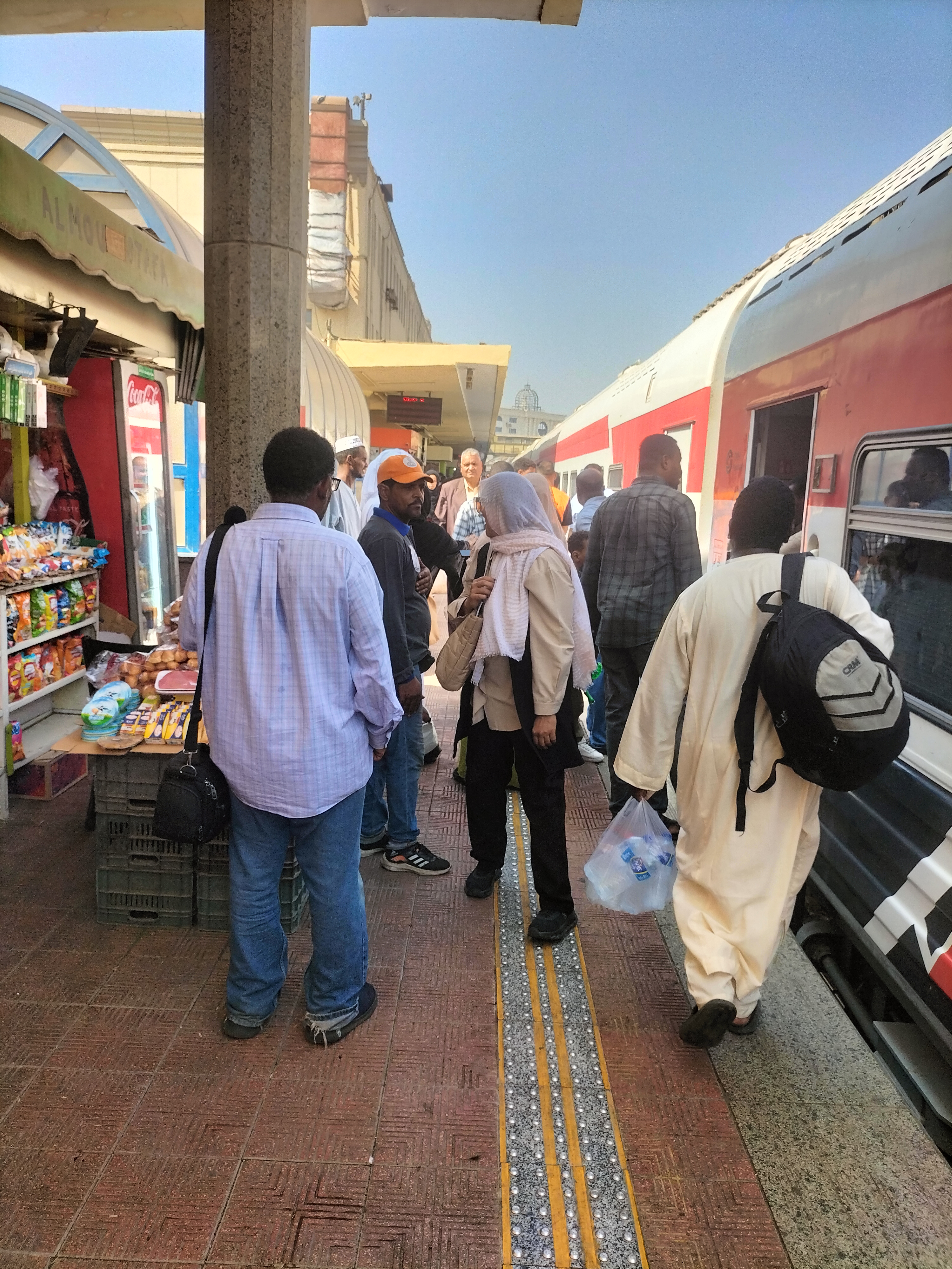 IMG20250913104348 انطلاق القطار الخامس عشر للعودة الطوعية من مصر إلى السودان يحمل مئات السودانيين ضمن مبادرة "راجعِين"