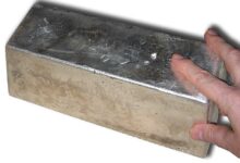 1000oz.silver.bullion.bar .top قفزة تاريخية في أسعار الفضة وسط فوضى في السوق ونقص حاد في المعروض