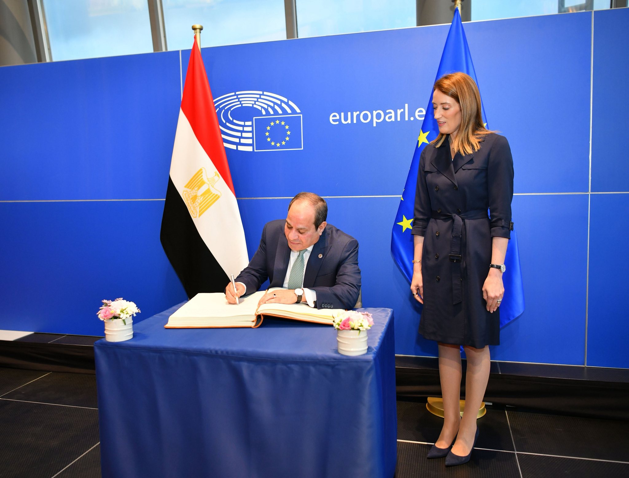 571229249 1375537600601631 1722052469472528019 n الرئيس السيسي يجتمع مع رئيسة البرلمان الأوروبي ببروكسل