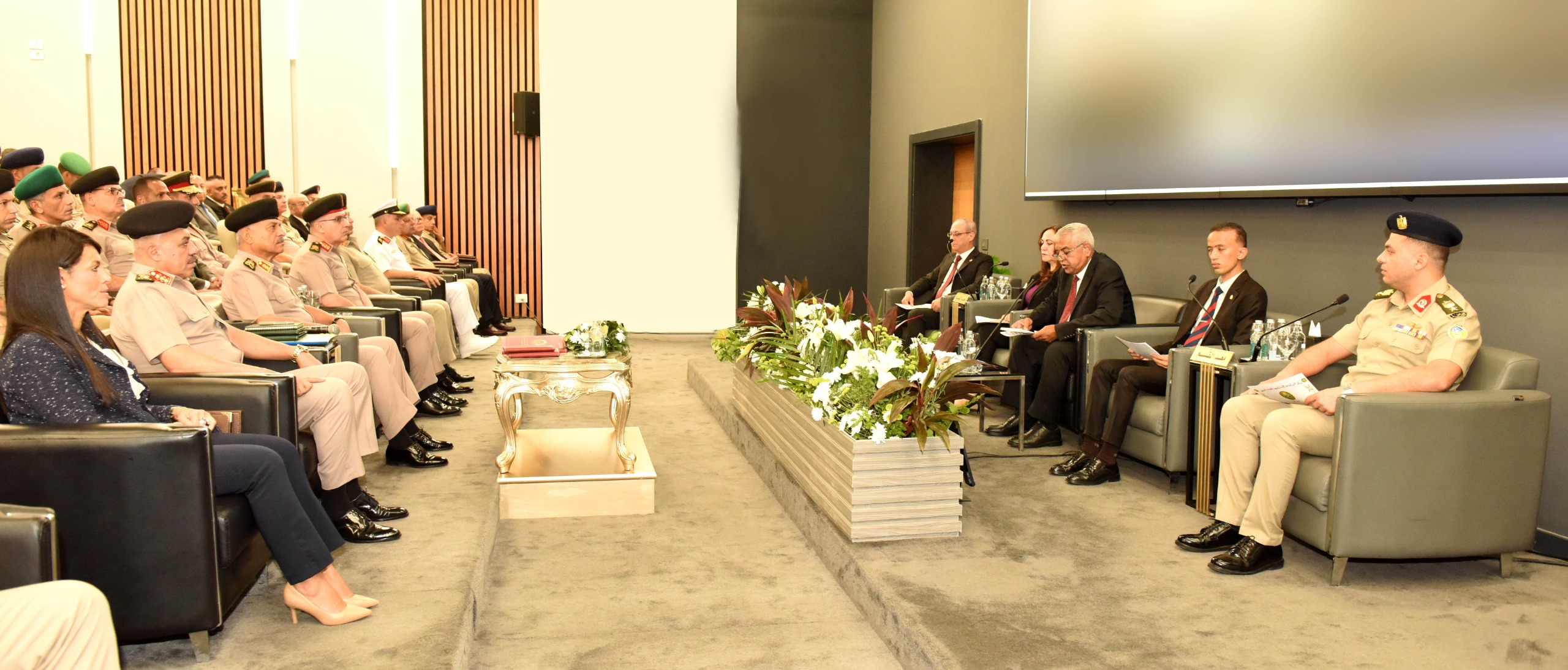 وزير الدفاع والإنتاج الحربي يشهد مناقشة البحث الرئيسي لمركز الدراسات الإستراتيجية للقوات المسلحة 5 6ef23f08 4301 4dca 85e9 bf8d00bc0751 وزير الدفاع والإنتاج الحربي يشهد مناقشة البحث الرئيسي لمركز الدراسات الإستراتيجية للقوات المسلحة