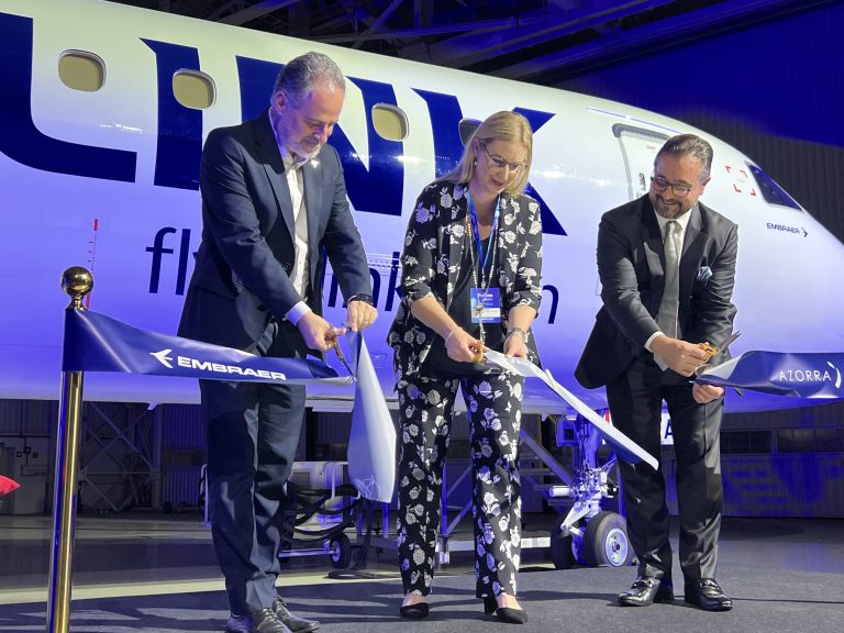 Airlink E195 E2 ribbon cutting 01 Oct 2025 768x576 1 إيرلينك جنوب افريقيا تستكمل صفقة 10طائرات إمبراير E195-E2