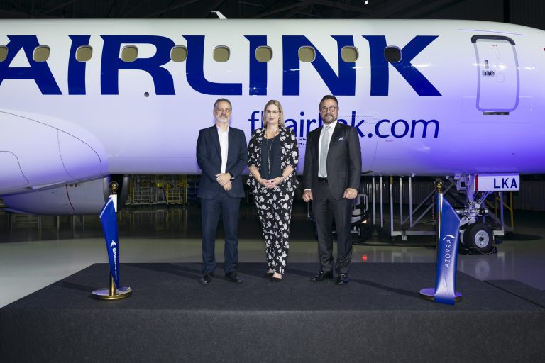 E195 E2 AIRLINK DELIVERY DEREMONY FIRST SELECT 003 768x512 1 إيرلينك جنوب افريقيا تستكمل صفقة 10طائرات إمبراير E195-E2