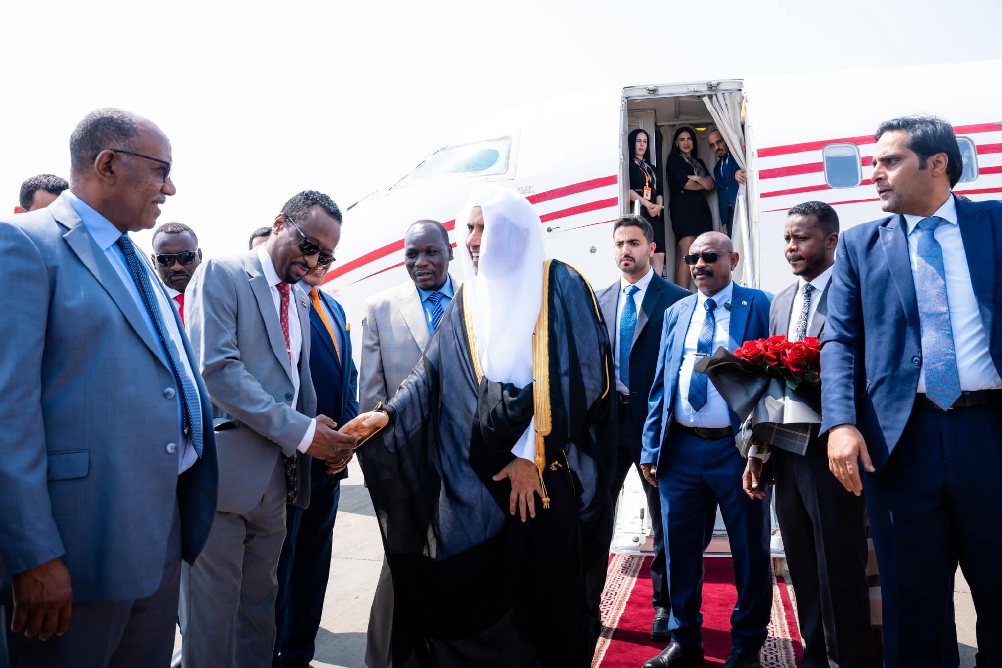 FB IMG 1761056683253 رئيس رابطة العالم الإسلامي يصل السودان   