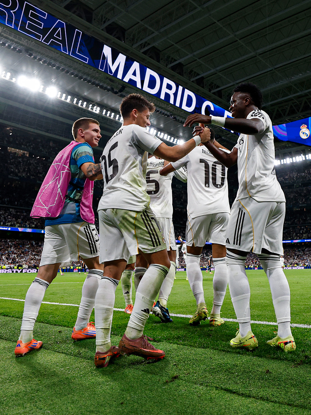 كلاسيكو الأرض .. ريال مدريد وبرشلونة في مواجهة نارية " موعد المباراة والقنوات الناقلة " 1 G35NroTX0AAzEOs كلاسيكو الأرض .. ريال مدريد وبرشلونة في مواجهة نارية " موعد المباراة والقنوات الناقلة "