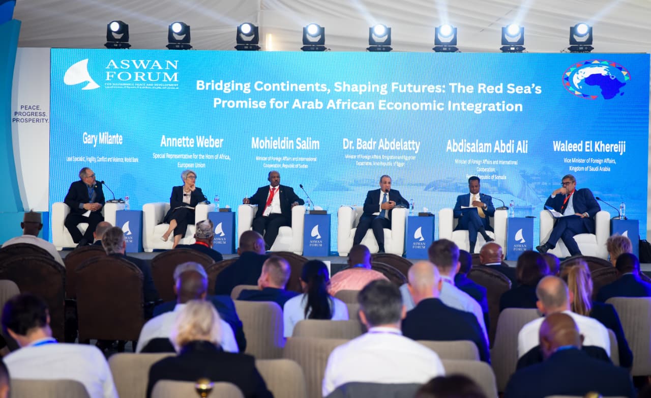 IMG 20251019 WA0043 وزير الخارجية المصري يعلن عن اطلاق مبادرة « السويس والبحر الأحمر » للتنمية الاقتصادية والبحرية 