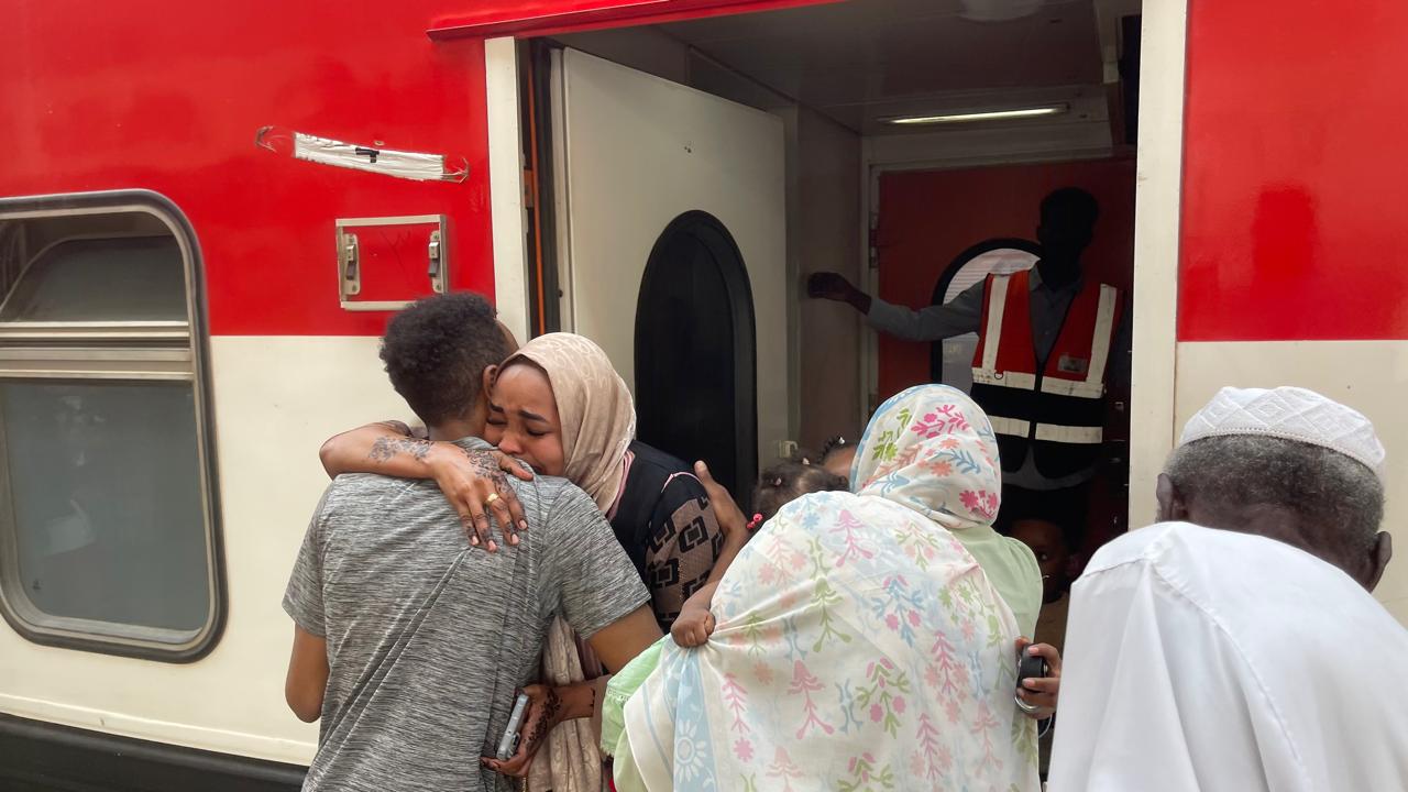 بالصور .. إنطلاق رحلة قطار العودة الطوعية الـ 31 للمواطنين السودانيين من القاهرة للخرطوم مجانا 2 576852169 1222141419949220 1245507573303643134 n بالصور .. إنطلاق رحلة قطار العودة الطوعية الـ 31 للمواطنين السودانيين من القاهرة للخرطوم مجانا
