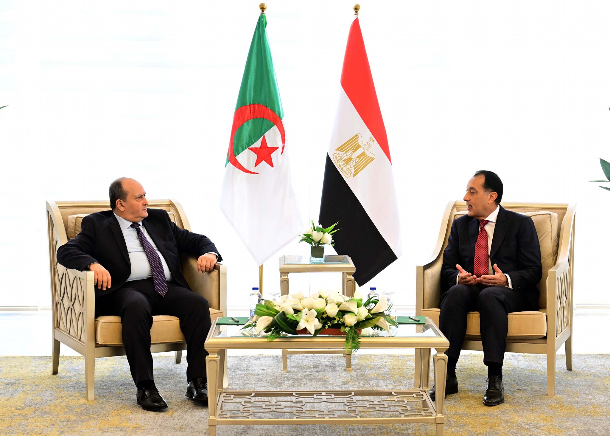 مدبولي: العلاقات الجزائرية المصرية تاريخية بُنيت على القيم والمبادئ المشتركة والتضامن والوقوف صفًا واحدًا 1 586564627 1410820651088351 4433367188967340073 n مدبولي: العلاقات الجزائرية المصرية تاريخية بُنيت على القيم والمبادئ المشتركة والتضامن والوقوف صفًا واحدًا