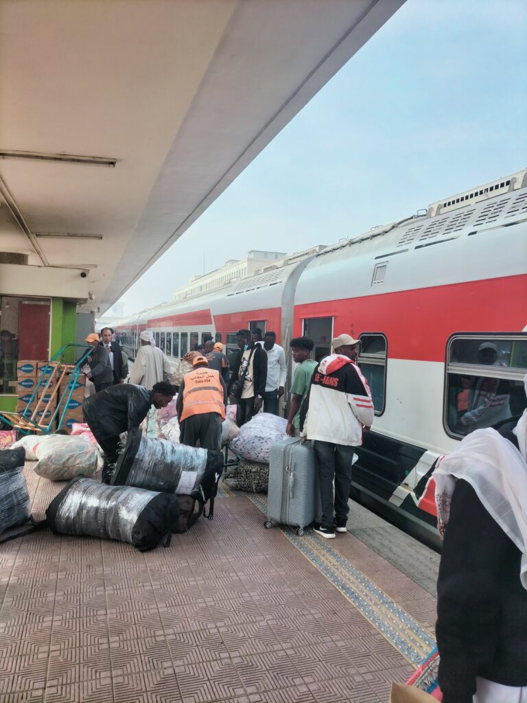 انطلاقة جديدة لقطار الأمل .. وسكك حديد مصر تنقل 33 ألف مواطن سوداني عبر 35 رحلة ( صور ) 2 IMG20251129105205 انطلاقة جديدة لقطار الأمل .. وسكك حديد مصر تنقل 33 ألف مواطن سوداني عبر 35 رحلة ( صور )