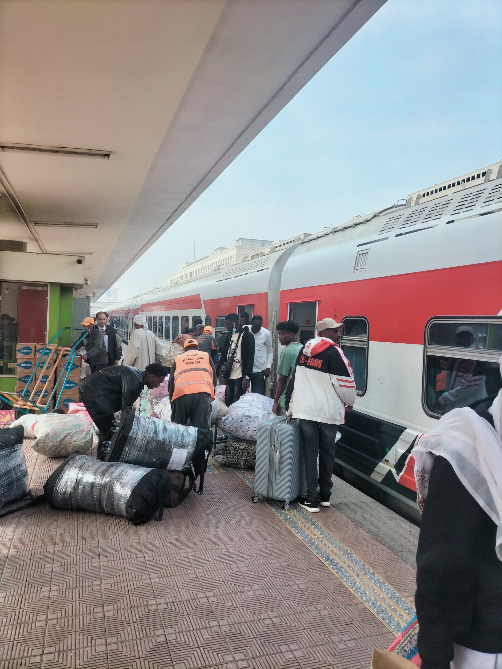 غدا .. استئناف رحلات “العودة الطوعية” للسودانيين من مصر.. رحلة القطار ال 36 تنطلق من رمسيس 1 IMG20251129105205 scaled غدا .. استئناف رحلات “العودة الطوعية” للسودانيين من مصر.. رحلة القطار ال 36 تنطلق من رمسيس