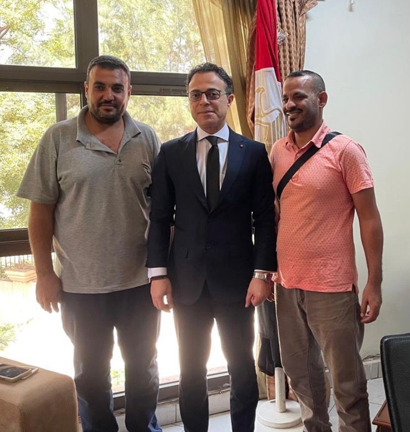 592879494 1170193648623813 5360338277633612149 n سفير مصر في مالي يستقبل المصريين الـ 3 المختطفين عقب اطلاق سراحهم " صور "