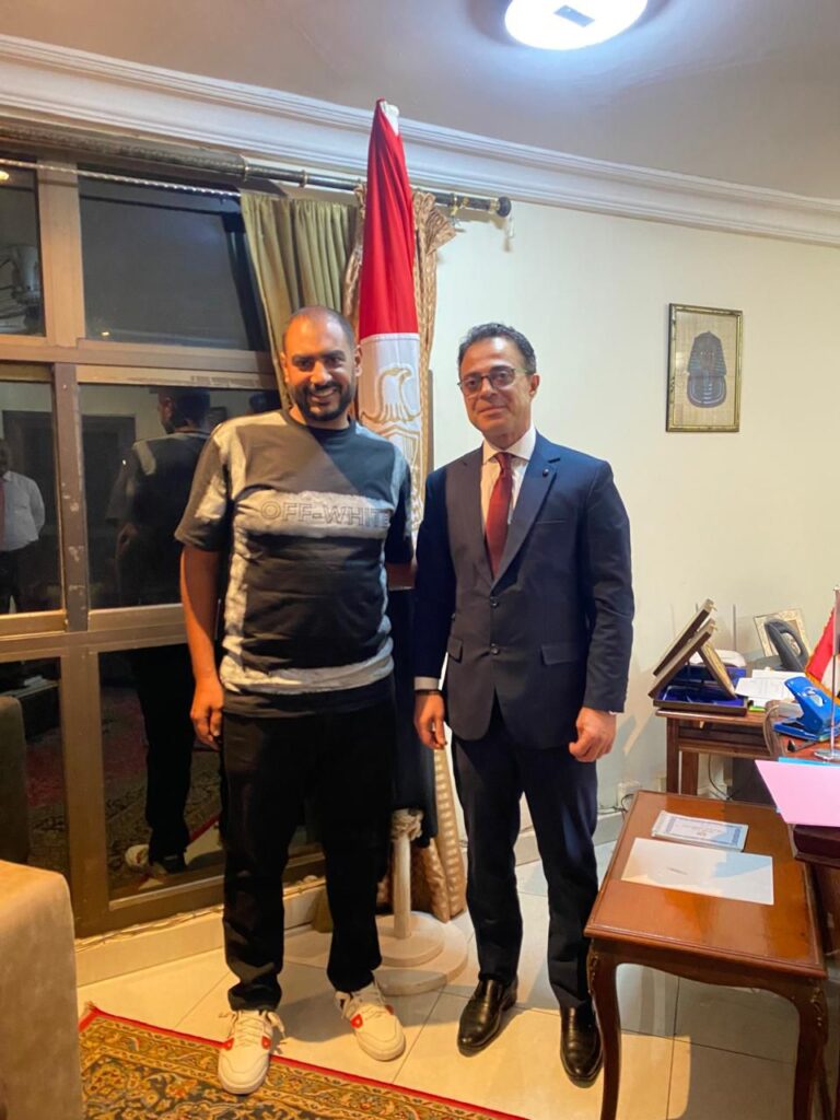 592890371 1170193645290480 6200362643269324263 n سفير مصر في مالي يستقبل المصريين الـ 3 المختطفين عقب اطلاق سراحهم " صور "