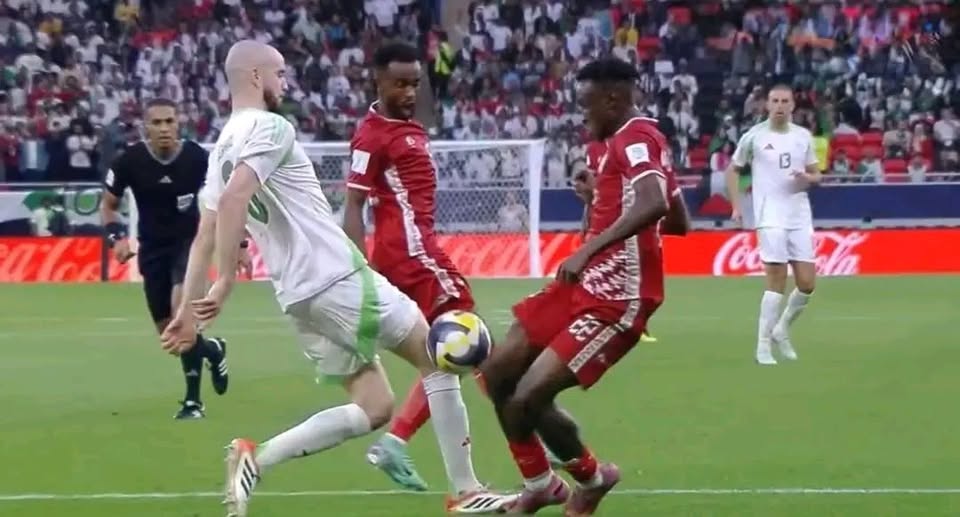 593542238 888405460207827 3515083196272690327 n رئيس الاتحاد الدولي لكرة القدم يشيد بمنتخب السودان وجماهيره بعد أداء مميز ضد الجزائر في كأس العرب