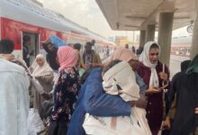 598544592 1249936503836378 4555144380588603704 n بالصور .. سكك حديد مصر تُسيّر الرحلة 37 لإعادة 1028 سودانيًا إلى وطنهم.. وإجمالي المستفيدين يتجاوز 35 ألف راكب