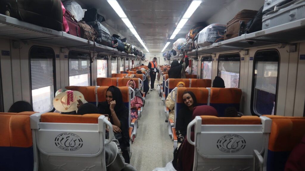 608000266 1262347545928607 6657017676812403598 n سكك حديد مصر : نقل 40.8 ألف سوداني عبر رحلات قطارات العودة الطوعية إلى السودان