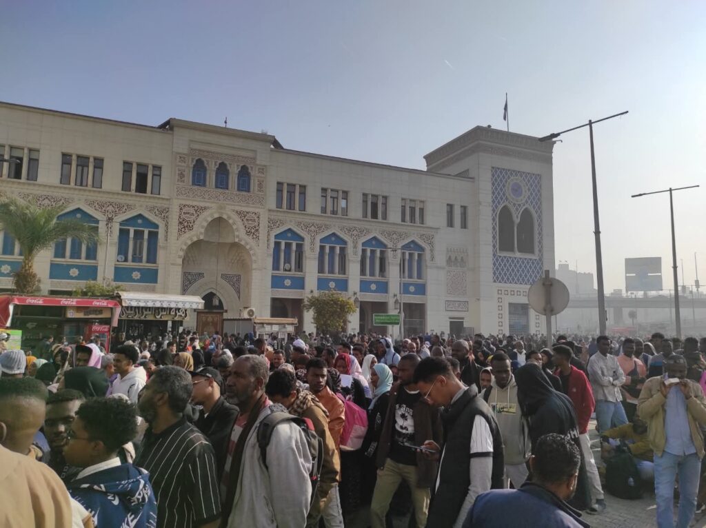 FB IMG 1765625583505 رحلة جديدة لقطار الأمل .. 1028 سودانيًا يغادرون القاهرة إلى أسوان ضمن مشروع العودة الطوعية