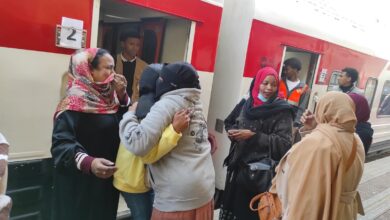 رحلة جديدة لقطار الأمل .. 1028 سودانيًا يغادرون القاهرة إلى أسوان ضمن مشروع العودة الطوعية 1 FB IMG 1765625604849 رحلة جديدة لقطار الأمل .. 1028 سودانيًا يغادرون القاهرة إلى أسوان ضمن مشروع العودة الطوعية