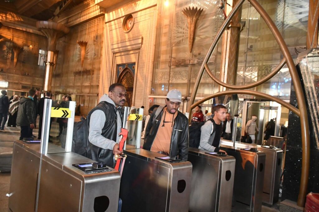 FB IMG 1766583308156 على متنها 1028 مواطنًا سودانيًا.. سكك حديد مصر تُسيّر الرحلة 41 من قطارات العودة الطوعية ( صور )