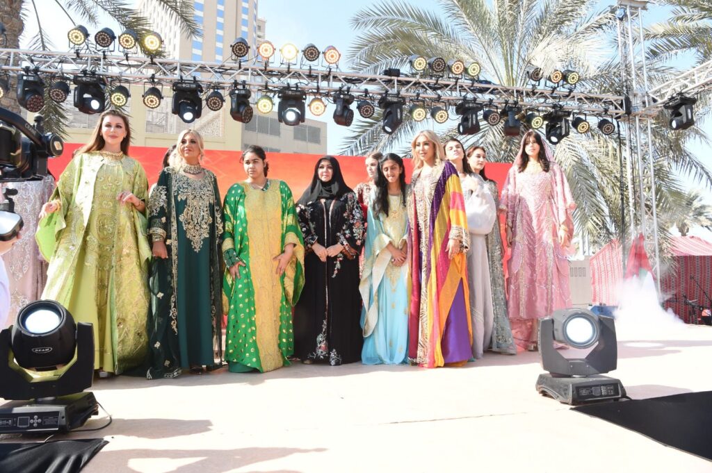 IMG 20251201 WA0011 مركز راشد يكرم منى المنصوري.. والمصممة الإماراتية: تمكين ذوي الهمم واجب والتراث يحافظ على الهوية