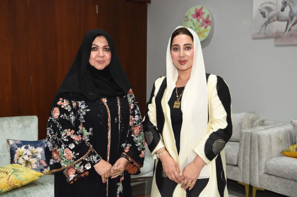IMG 20251201 WA0013 مركز راشد يكرم منى المنصوري.. والمصممة الإماراتية: تمكين ذوي الهمم واجب والتراث يحافظ على الهوية