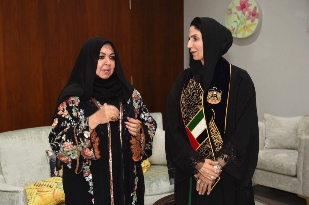 IMG 20251201 WA0014 مركز راشد يكرم منى المنصوري.. والمصممة الإماراتية: تمكين ذوي الهمم واجب والتراث يحافظ على الهوية