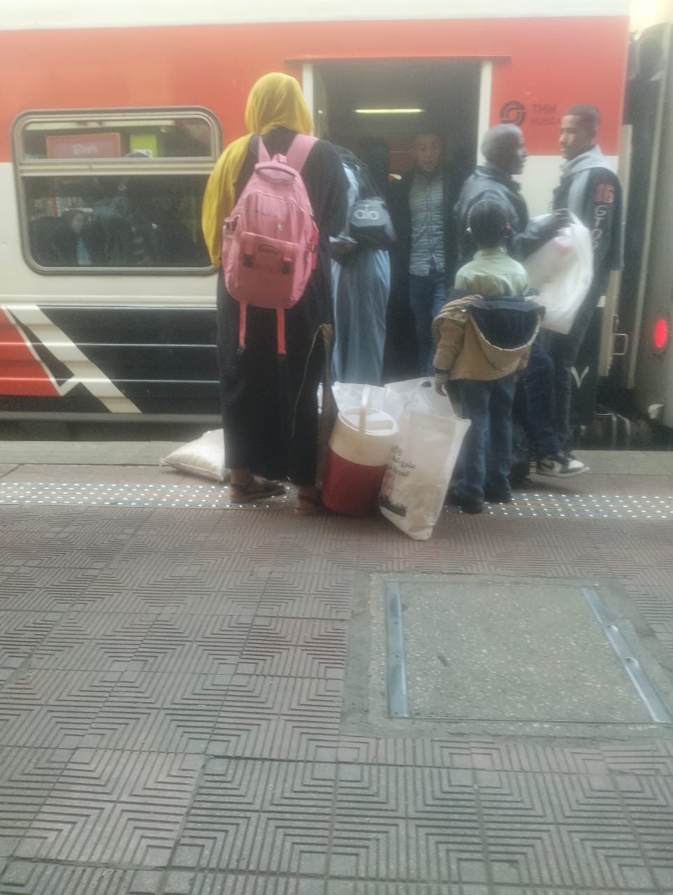 بالصور .. سكك حديد مصر تسيّر رحلة قطار العودة الطوعية رقم 36 لنقل 1028 مواطنًا سودانيًا 1 IMG 20251206 WA0013 1 بالصور .. سكك حديد مصر تسيّر رحلة قطار العودة الطوعية رقم 36 لنقل 1028 مواطنًا سودانيًا