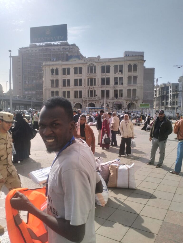 IMG 20251206 WA0022 بالصور .. سكك حديد مصر تسيّر رحلة قطار العودة الطوعية رقم 36 لنقل 1028 مواطنًا سودانيًا 