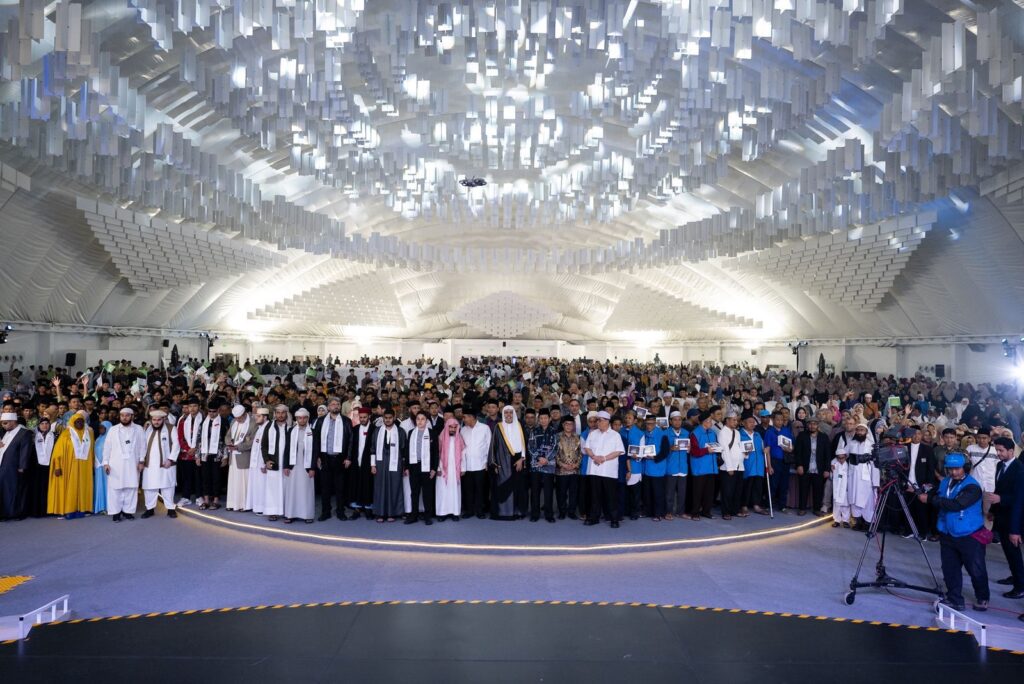 IMG 20251208 WA0026 بالصور.. رابطةُ العالم الإسلامي تنظّم أولَ مسابقة قرآنية دولية للمكفوفين في إندونيسيا