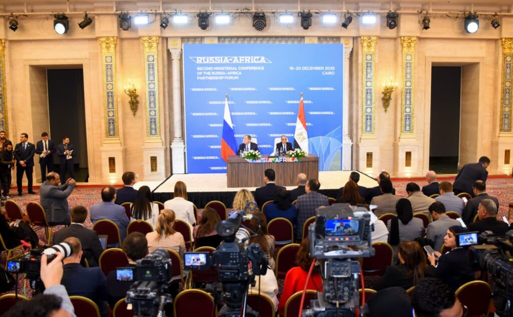 IMG 20251220 WA0024 افريقيا وروسيا تؤكدان على مواصلة التنسيق والتشاور بما يخدم المصالح المشتركة ودعم السلم والأمن والاستقرار في القارة الأفريقية.