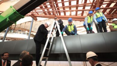 IMG 20251223 WA0010 مصر: تثبيت أول قطعة في إعادة تركيب مركب خوفو الثانية بالمتحف المصري الكبير