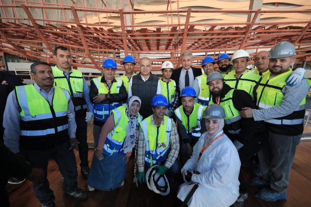 IMG 20251223 WA0014 مصر: تثبيت أول قطعة في إعادة تركيب مركب خوفو الثانية بالمتحف المصري الكبير