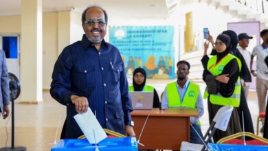 IMG 20251225 WA0026 860x574 1 بعد توقف 57 عامًا: الصوماليون يدلون بأصواتهم في أول انتخابات محلية  