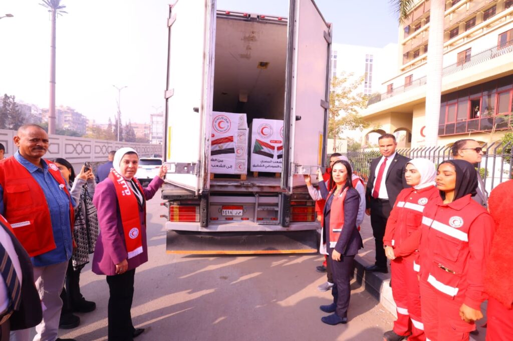 IMG 20251228 WA0010 وزيرة التضامن الاجتماعي تطلق قافلة مساعدات إنسانية لدعم الأشقاء في السودان