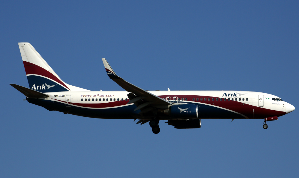 arik air 737 800 source rob finlayson نيجيريا تراهن على الطيران لتعزيز اقتصادها.. وتحتفل بمئوية أول رحلة وتطلق أول معرض جوي دولي