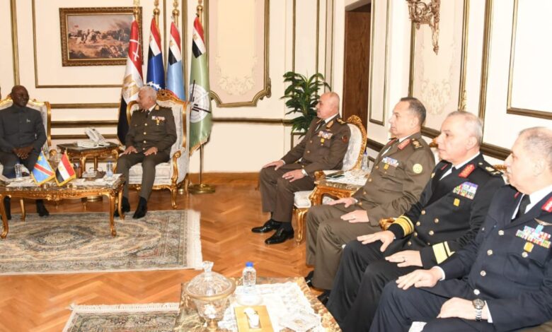 IMG 20260126 WA0021 الفريق أول عبد المجيد صقر وزير الدفاع يلتقى وزير الدفاع الوطنى بالكونغو الديمقراطية