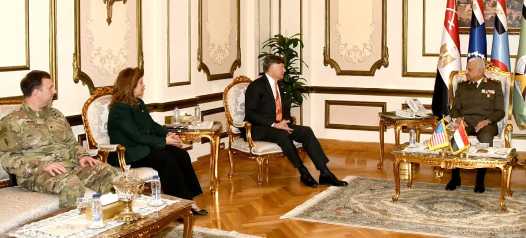 IMG 20260127 WA0000 الفريق أول عبد المجيد صقر وزير الدفاع  يلتقى نائب وزير الخارجية الأمريكى