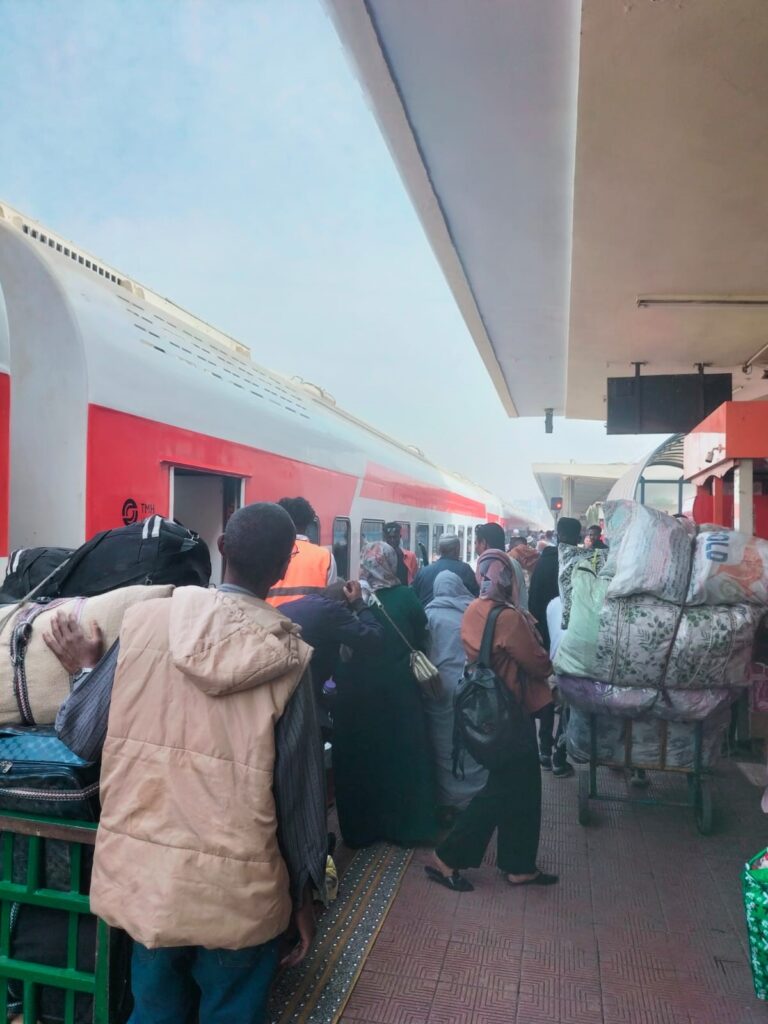 c987342a 0bc8 4315 9845 bd54de6c52fd قطار العودة الطوعية للسودانيين.. انطلاق الرحلة رقم 45 من محطة مصر في ختام 2025
