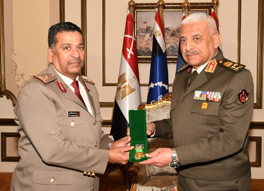 df768e19 1edf 4c97 b4be 846df8eecb8f الفريق أول عبد المجيد صقر يلتقى وفد الاتحاد العربى للرياضة العسكرية