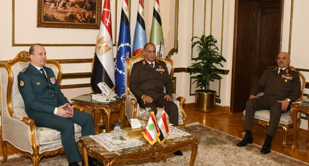 640740109 1215308230773795 3410914279377701305 n الفريق أشرف سالم زاهر وزير الدفاع يلتقى قائد الجيش اللبنانى