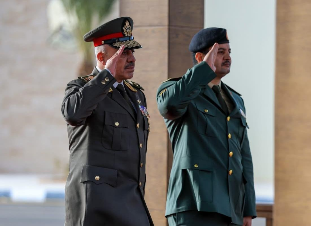 912ab048 20e4 4f54 8752 dd4ee4df330f الفريق أحمد خليفة رئيس أركان حرب القوات المسلحة يعود إلى أرض الوطن عقب إنتهاء زيارته الرسمية لدولة ليبيا