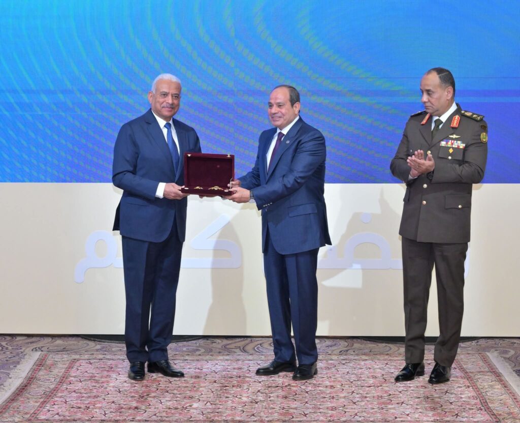 الرئيس السيسي يصدق على تعيين الفريق أول عبدالمجيد صقر مساعدا لرئيس الجمهورية 4 FB IMG 1771697718079 الرئيس السيسي يصدق على تعيين الفريق أول عبدالمجيد صقر مساعدا لرئيس الجمهورية