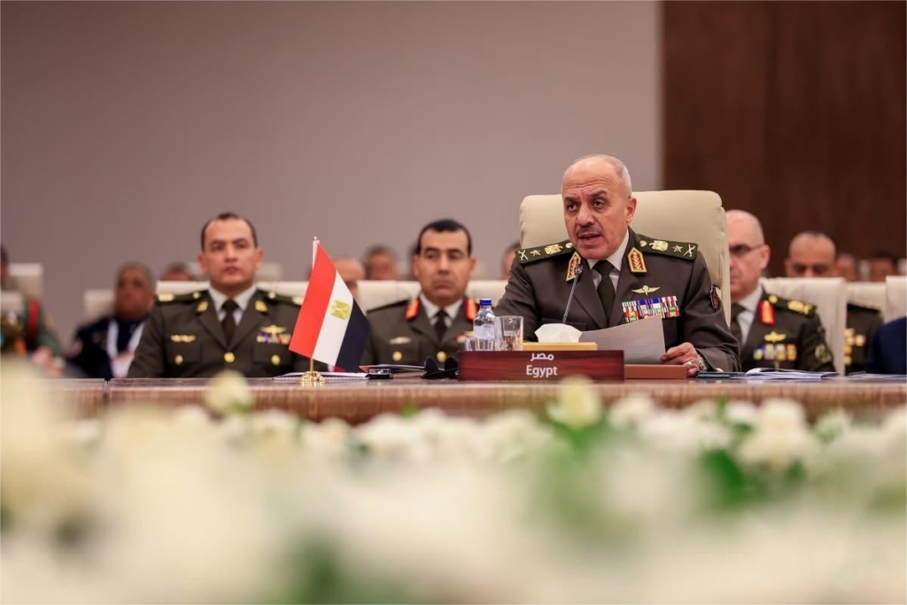 e503af99 24b0 49fb 9c58 c32a65bc303e الفريق أحمد خليفة رئيس أركان حرب القوات المسلحة يعود إلى أرض الوطن عقب إنتهاء زيارته الرسمية لدولة ليبيا