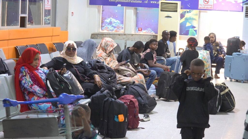 656301584 972690771779295 8328498887555233988 n عودة 100 سوداني من أوغندا إلى بورتسودان ضمن برنامج العودة الطوعية " صور "